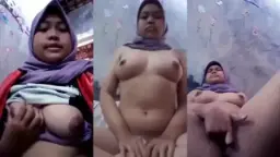 Gadis Berjilbab Pamer Payudara Montok Sambil Masturbasi