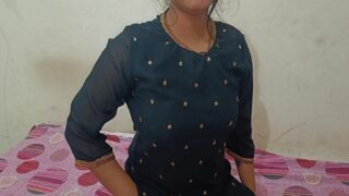 Kakak Tiri Memuaskan Adik Tirinya Dengan Pancaran Panas Di Dalam