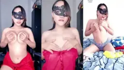 Mbak Sunflo Telanjang Dada, Tetek Basah Menggoda