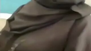 Pria Nakal Menggila-gilai Pelacur Arab Untuk Pertama Kalinya