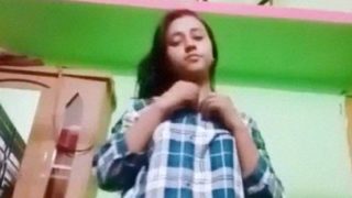 Video Telanjang Gadis Bangladesh Tersebar Saat Dia Melepas Pakaian