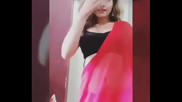 Istri Seksi India Yang Bergairah Menari Striptis