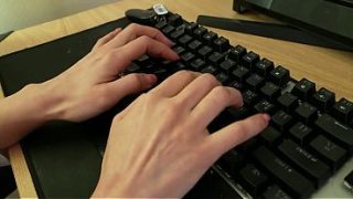 Korea – Wanita Cantik Menghabiskan Musim Dingin Dengan Kaki Telanjang Di Rumah