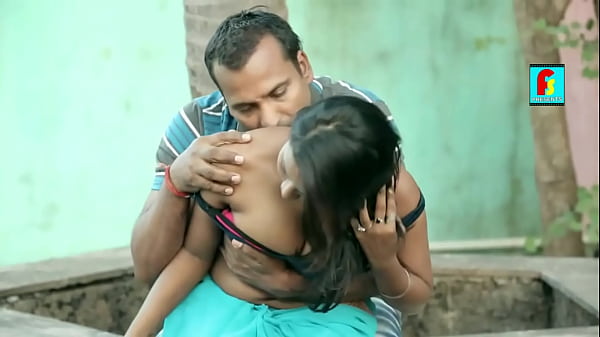 Pembukaan Dada Seksi Gadis India Yang Menggoda