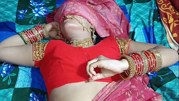 रक्षाबंधन पर सौतेली बहन ने अपने भाई को राखी बांधते हुए गिफ्ट में अपने सेक्सी अंदाज का इशारा किया, उसकी साफ हिन्दी आवाज में छुपा था गहरा यौन आकर्षण