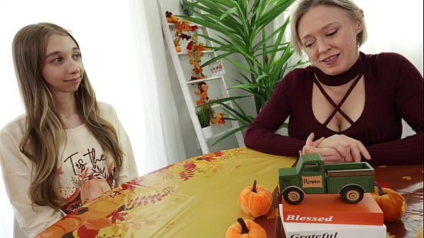 Bonding Panas Dengan Kakak Tiri Sebelum Makan Malam Thanksgiving – Breezy Bri