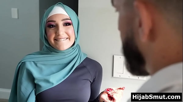Gadis Muslimah Yang Dibimbing Pelatih Sepak Bolanya Dengan Cara Yang Menggoda