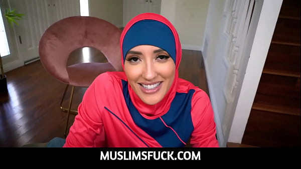 Muslimah Seksi Bergoyang Di Ranjang Demi Bayar Sewa Kontrakan – Chloe Amour