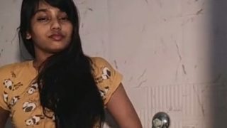 Desi Panas Melepas Pakaian Di Kamar Mandi Sambil Mandi