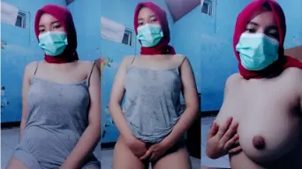 Gadis 19 Tahun Berjilbab Merah Menggoyang Ganas