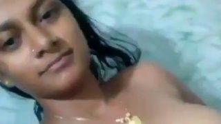 Gadis Desi Seksi Menggoda Dengan Tubuh Telanjang Dalam Video Mms Panas