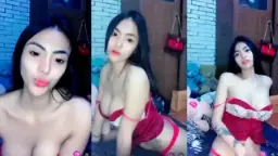 Netha Montok Dengan Belahan Dada Yang Menggoda Dan Bergoyang