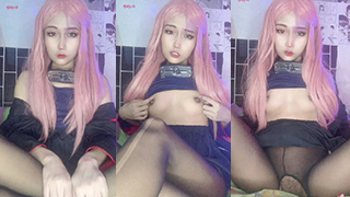 Riie Nana Menggoda Dalam Cosplay Sakura Yang Menggairahkan