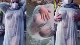 Tante Jilboobs Mengumbar Goyang Di Luar Ruangan Dengan Baju Transparan Yang Menggoda