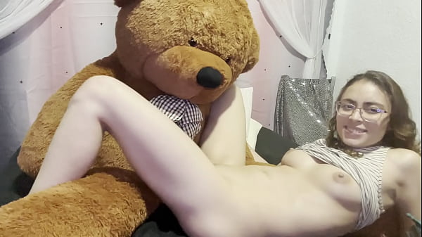 Rosmexicana MasturbÁndose A Lo Grande Con Su Osito Caliente Y Sus Juguetes MÁs Picantes