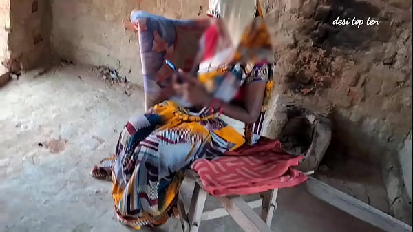 Desi Bhoji Yang Seksi Digoyang Di Ranjang Dengan Gaun Sari Terbuka, Adegan Panas India Dengan Suara Erotis Menggoda