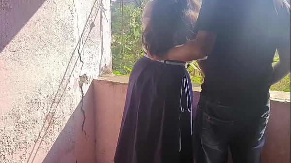 गांव की नादान लड़की को ट्यूशन के बहाने टीचर ने चीर-चीरकर चोदा।