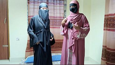 Kakak Berhijab Dan Adik Tirinya Mendambakan Kontol Besar Kakak Tiri Di Dalam Memek Sempit Mereka