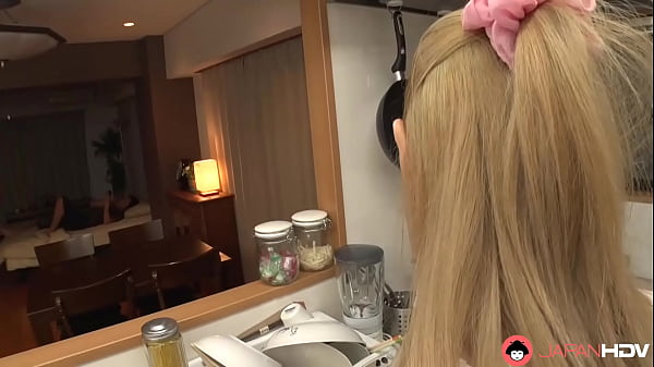 Istri Jepang Mengisap Kontol Di Dapur Tanpa Sensor.