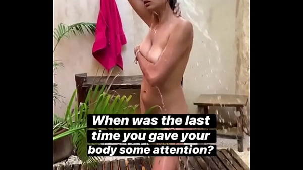 Desi Seksi Mandi Telanjang Di Luar Ruangan