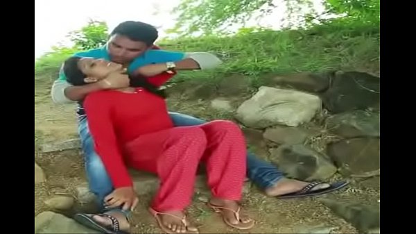 Desi Dicium Dalam-dalam Dan Payudaranya Diremas Dengan Penuh Gairah
