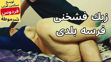 فردوس الأربعينية المطلقة المثيرة تستعرض جسدها الممتلء على سرير زوجها السابق مقابل المال في مشاهد عربية مصرية جريئة