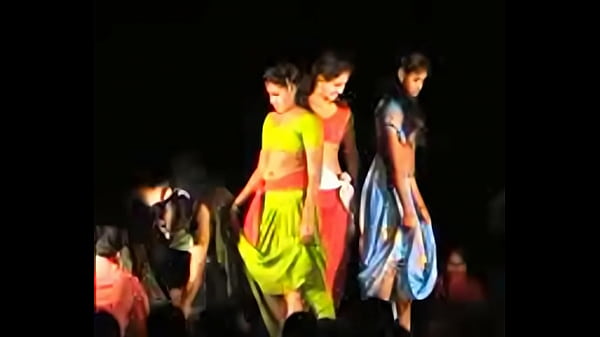 Gadis India Yang Menggoda Dan Penuh Gairah