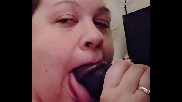 Pandangan Mata Wanita Berisi Dengan Bibir Penuh Dan Lembut Yang Menggoda
