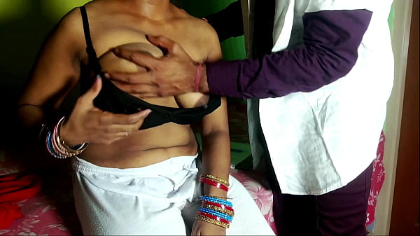 Dokter Menggila, Merangsang Kemaluan Pasien Perempuannya Dengan Suara Menggoda Dalam Bahasa Hindi