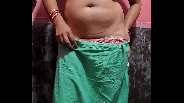 Istri Desi Sedang Mencukur Bulu Kemaluannya Yang Basah