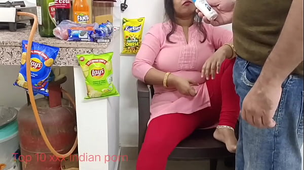 Penjaga Toko Mumbai Rayu Wanita Miskin Dengan Pinjaman Dan Suara Mesra Hindi