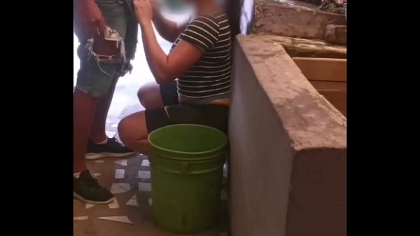 Sepupuku Menggila Di Pantatku Sampai Dia Memuntahkan Susunya Ke Dalam Saat Aku Lagi Cuci Baju!