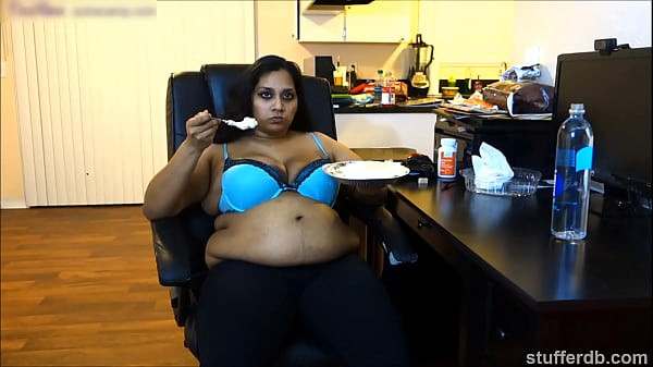 Desi Rose Menggila Dengan Pai Yang Menggoda!