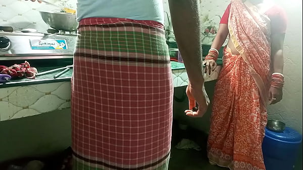 मालकिन ने किचन में नौकर को दबोचकर उसकी गर्म चुदाई का मज़ा लिया