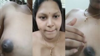Gadis Chennai Seksi Memamerkan Payudara Telanjangnya Dengan Penuh Gairah