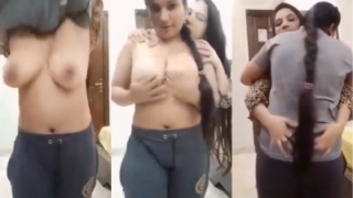 Gadis-gadis Liar Beraksi Mesra Di Kamar Asrama