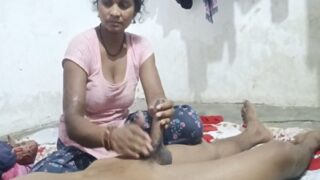 Kakak Ipar Beri Pijat Minyak Panas Ke Adik Ipar, Lalu Mereka Berhubungan Intim