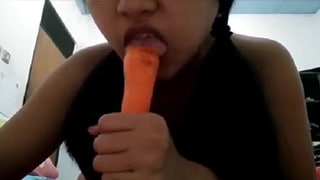 Mahasiswi Ngentot Pakai Wortel Di Kamar Kos