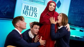 Mylfs Berhijab – Butuh Wanita Sejati Untuk Melayani Tiga Kontol Sekaligus