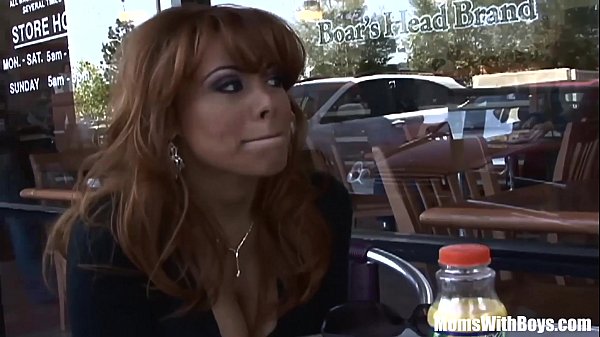 Sienna West, Milf Ebony Menggoda Dalam Kencan Panas Dan Aksi Ranjang