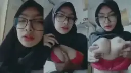 Nadira Tersingkap: Hijab Hitam, Kutang Merah Menggoda