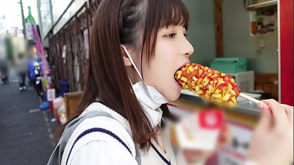 韓国好きな今どき女子高生と韓流デート、はみ出る陰毛がたまらない無処理マ○コ。モチ肌が輝くピストンで奥までズボズボ、思考が飛びそうなほど気持ちいい！