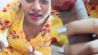 Cewek Seksi Ngasih Blowjob Basah Kering Desi, Bikin Makin Erotis.