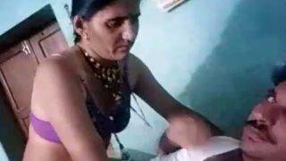 Desi Indian Lagi Nungging Di Atas Kontol