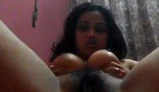 Goyangin Memek Montok Ala Cewek Bengal Panas Sendirian Di Xvideo
