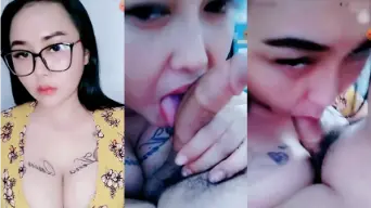 Leila Pakai Kacamata Sambil Nyepong Kontol Pacar Sampai Basah Kuyup.