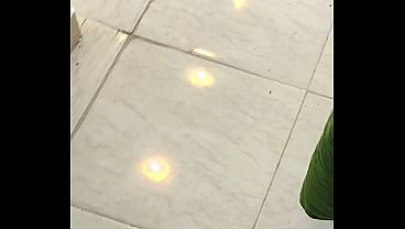 شرموطة مصري نار، صاحبة البيت بتتنيك من سباك وصاحبه، كلام هيج، صوت واضح، جسم يلبن