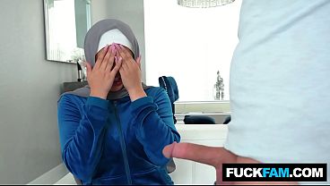 Tetangga Hijabku Kena Kejutan Kontol Besar Dari Sophia Dan Nicky