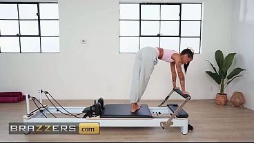 Brazzers – Ryan Reid Ngewe Sampai Meringis, Memek Sempitnya Dikerjain Keras Bareng Victor Ray