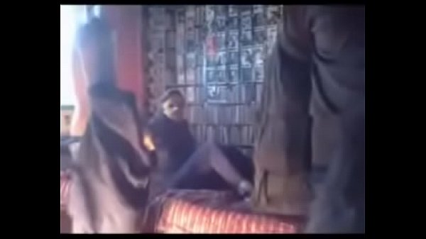 Pasangan Desi Ngewe Bertiga – Sesi Panas Part 1
